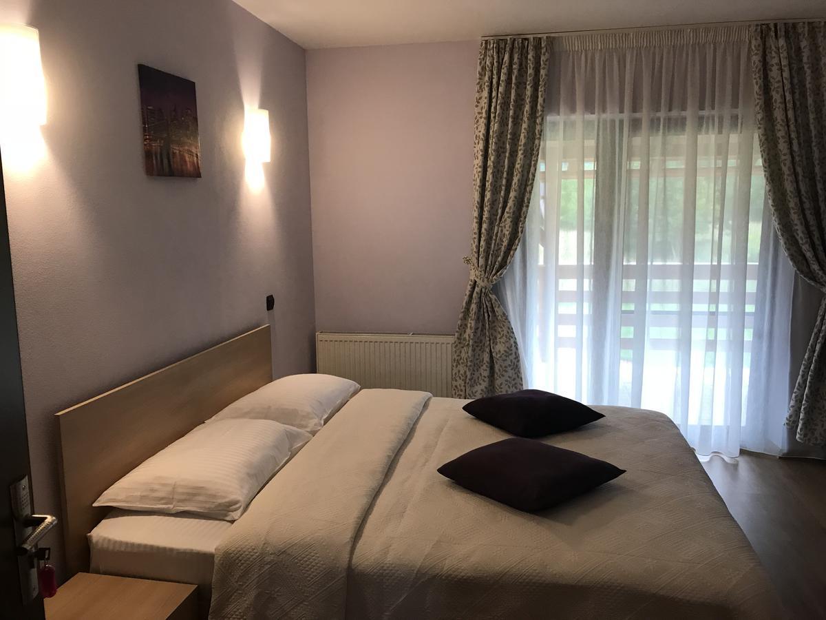 Pensiunea Granada 코바스나 외부 사진
