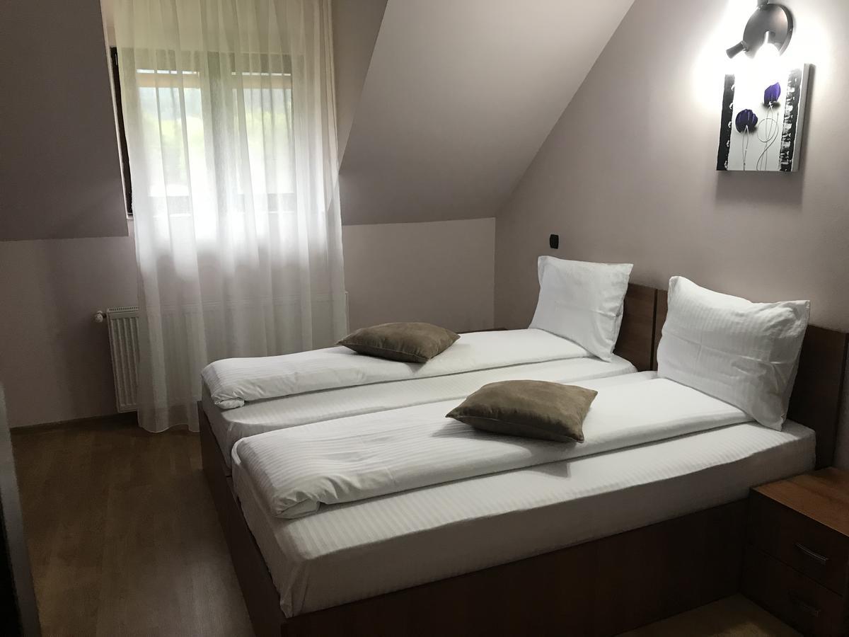 Pensiunea Granada 코바스나 외부 사진